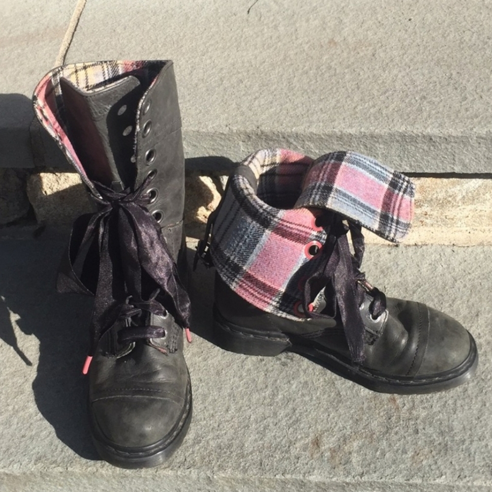 Dr Marten Vintage Amelia Combat Boot Size 7